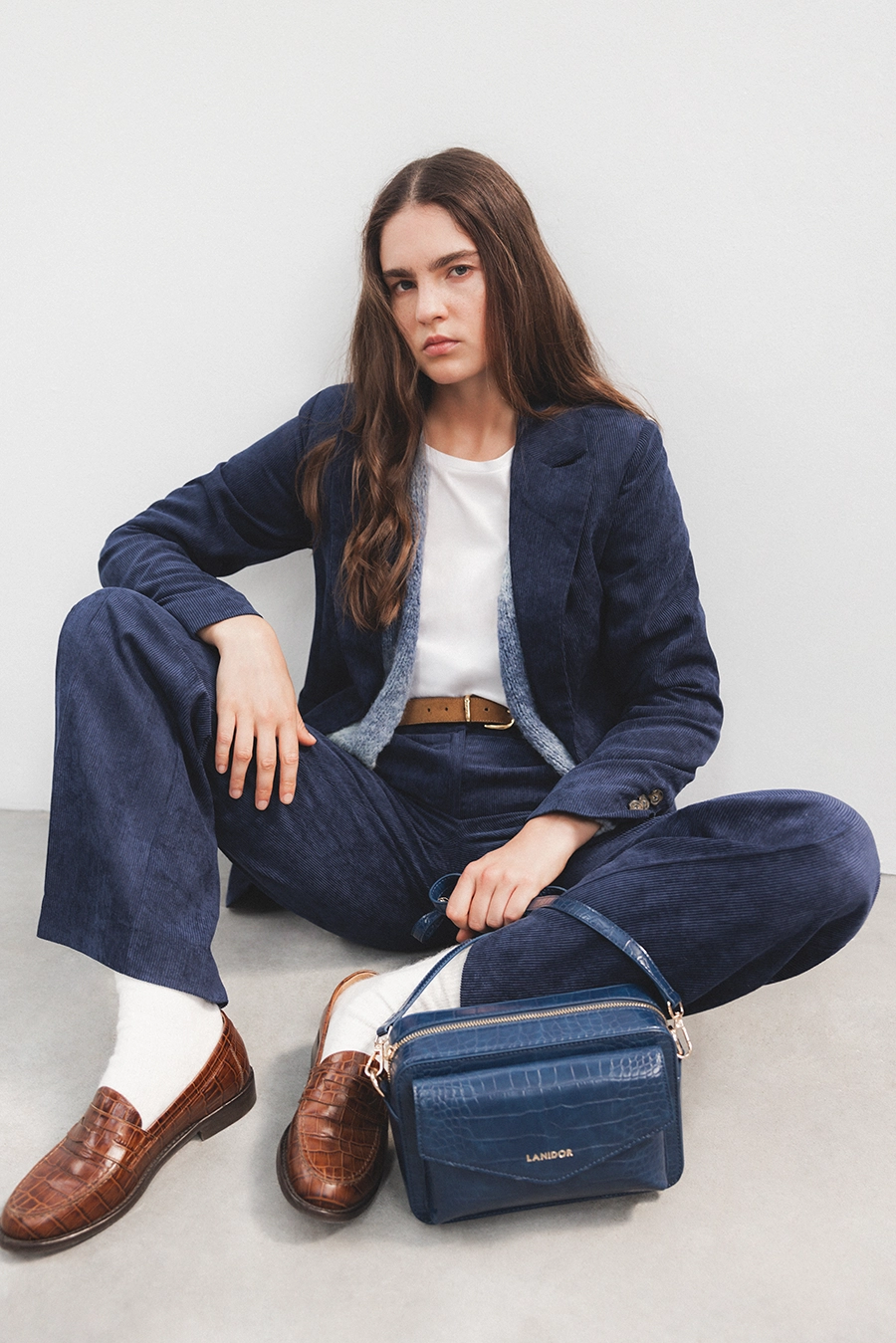 AW25